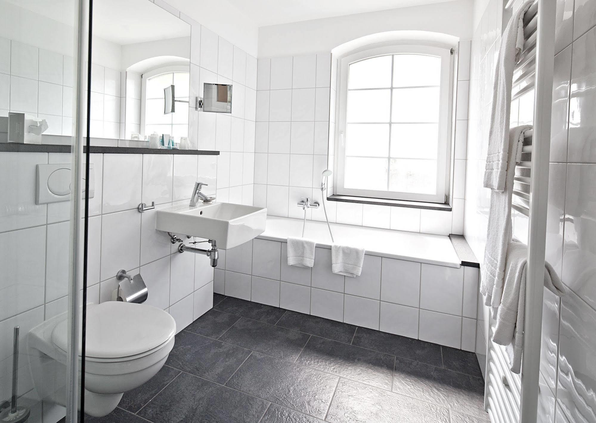 Schnellenburg Hotel Dusseldorf Ngoại thất bức ảnh