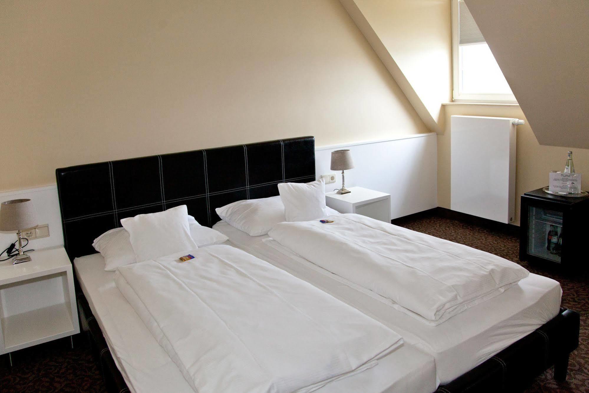 Schnellenburg Hotel Dusseldorf Ngoại thất bức ảnh